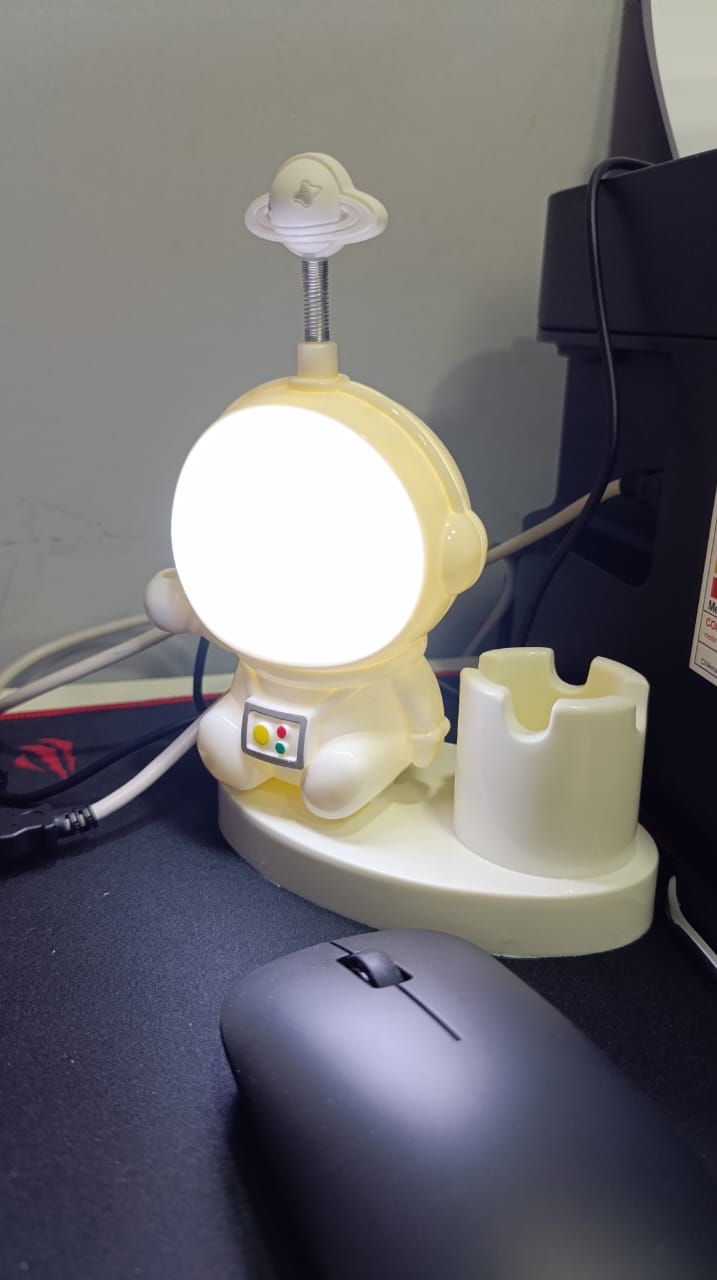 VELADOR DE ASTRONAUTA LED