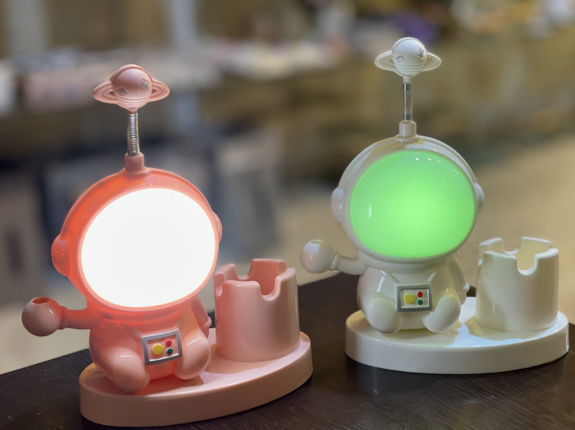 VELADOR DE ASTRONAUTA LED